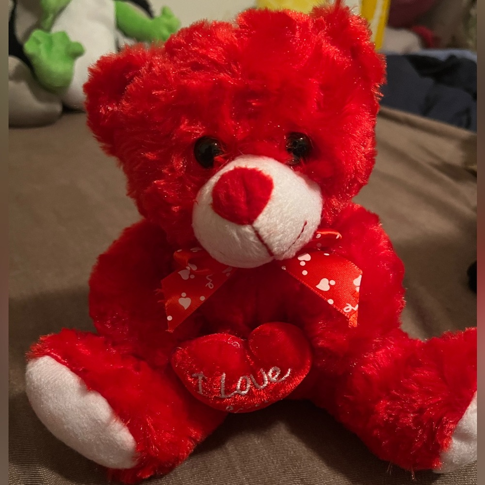 ‘I love you’ red bear